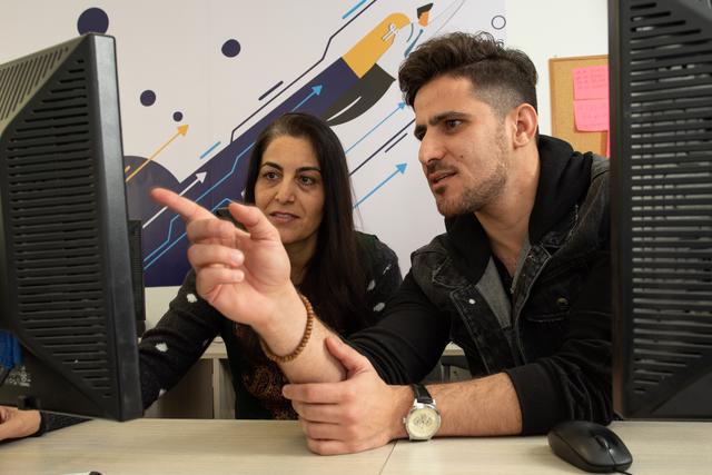 NachoKamenov-Humansin the LoopDataannotators discussing the correct labeling of a dataset-640x426